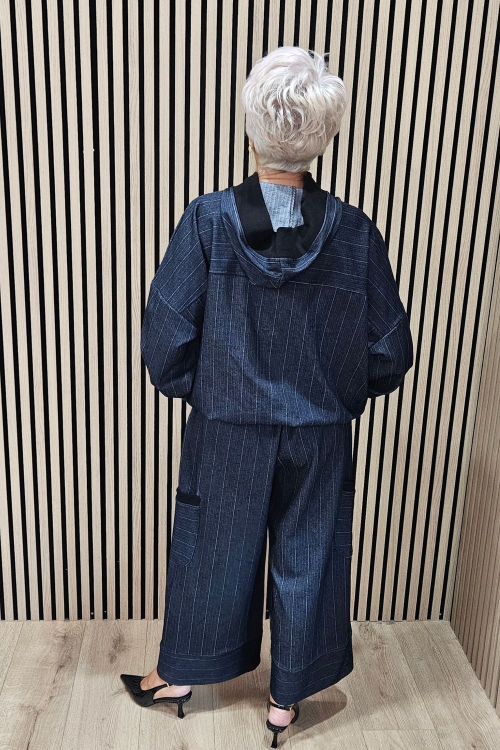 Pinstripe Herringbone Zip-Up Jacket – Navy