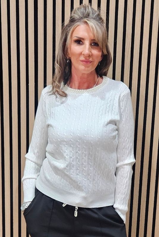 Pearl-Neck Cable-Knit Jumper – White