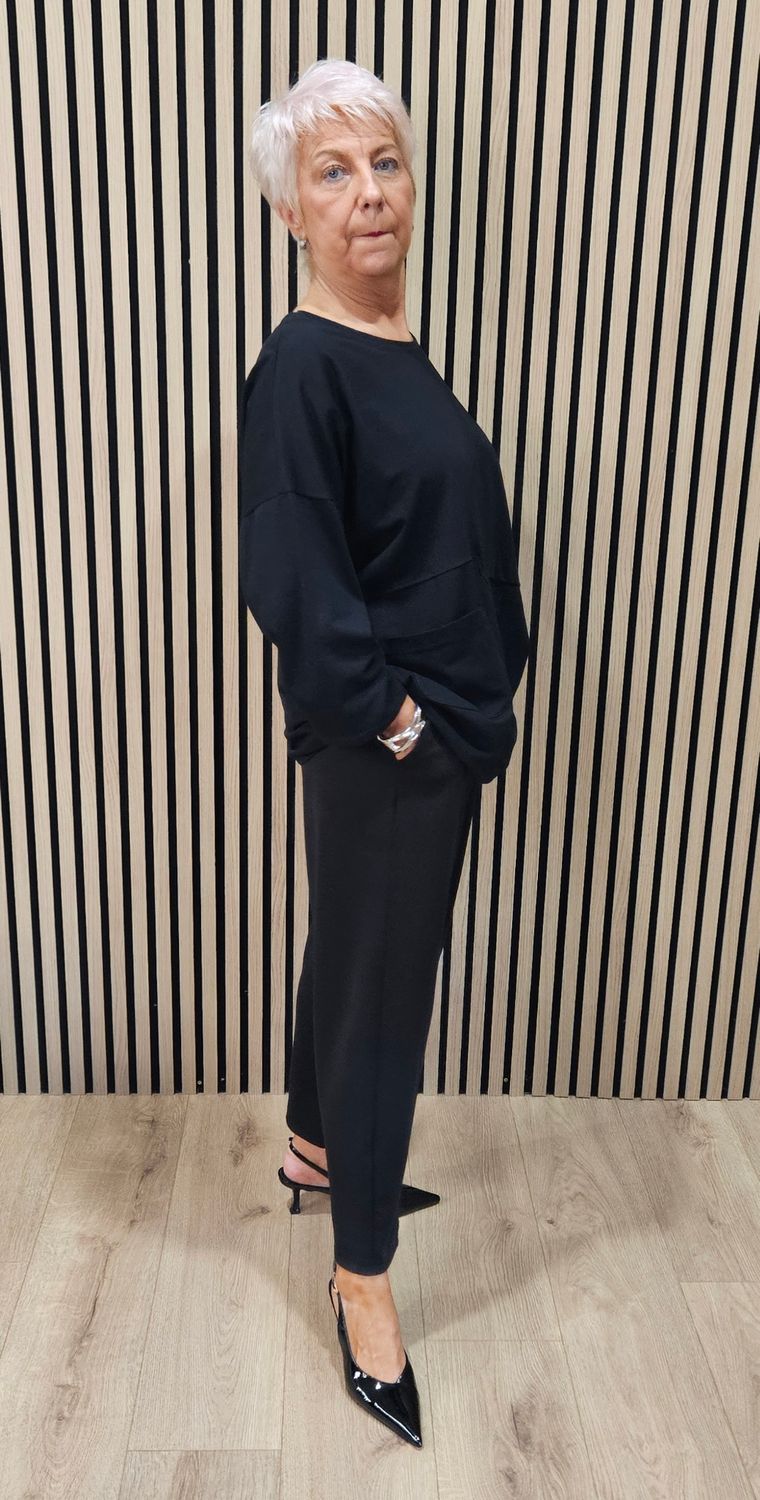 Pleat-Front Stretch Trousers – Black