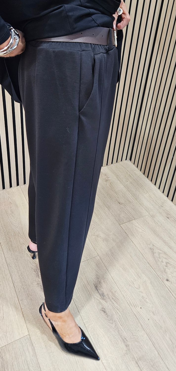 Pleat-Front Stretch Trousers – Black