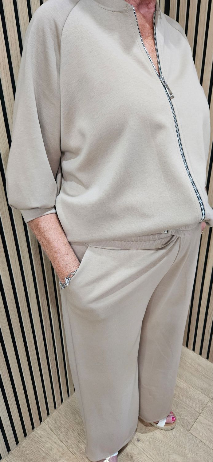 Zip-Up Two-Piece Tracksuit – Beige