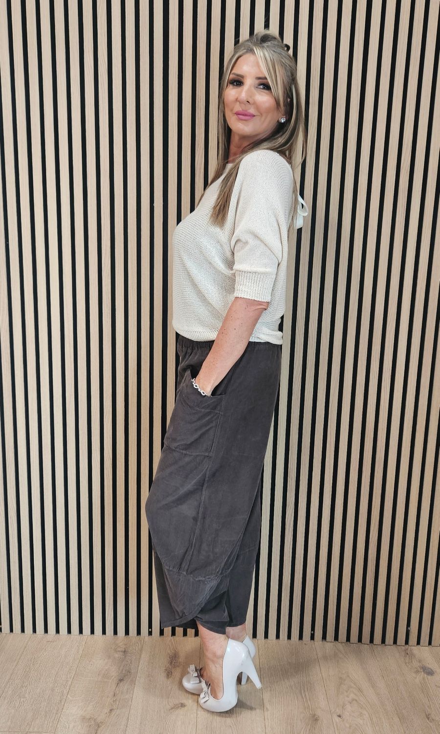 Needlecord Barrel-Leg Trousers – Chocolate