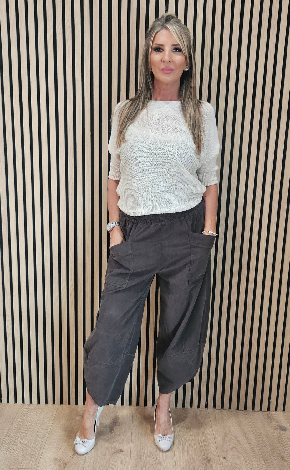 Needlecord Barrel-Leg Trousers – Chocolate