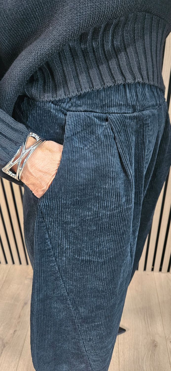 Cord Barrel-Leg Trousers - Black