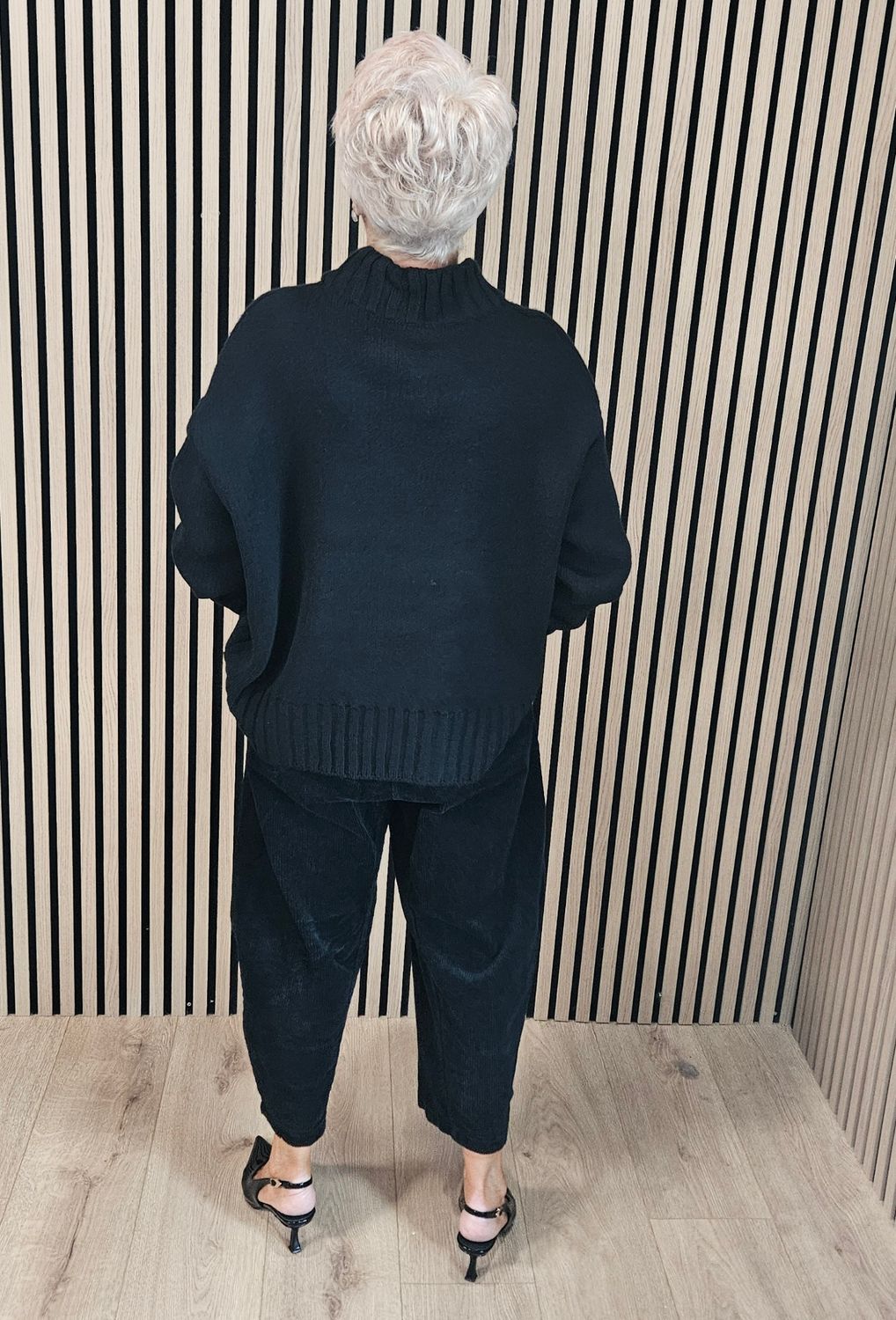 Cord Barrel-Leg Trousers - Black