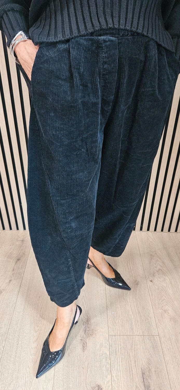 Cord Barrel-Leg Trousers - Black