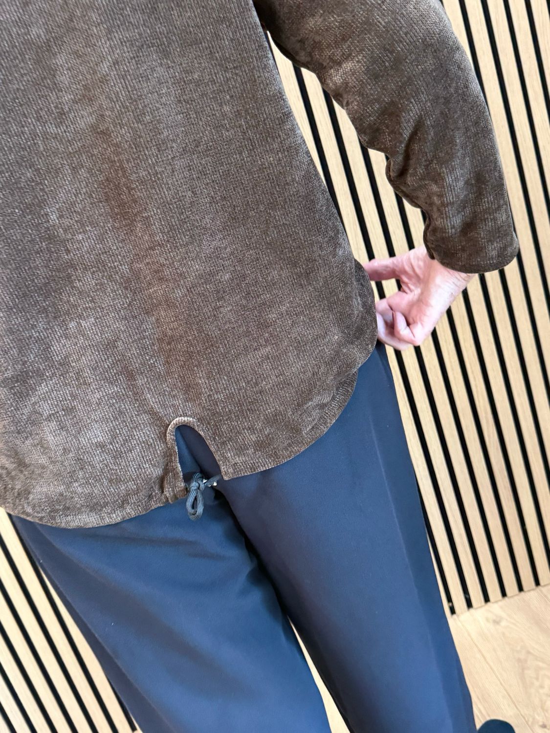 Metallic Abstract Print V-Neck Jumper - Chocolate