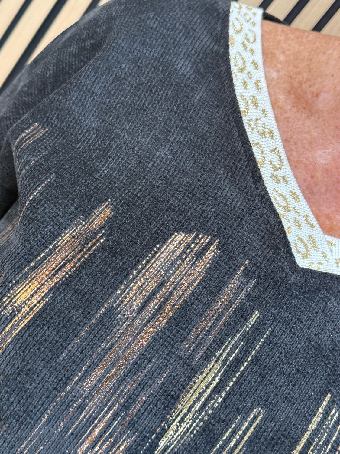 Metallic Abstract Print V-Neck Jumper - Black