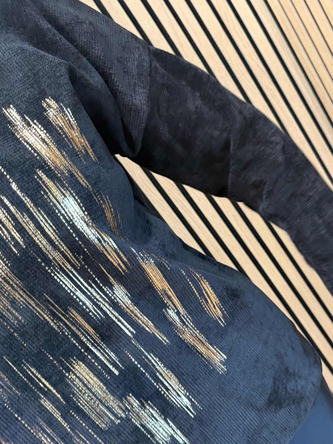 Metallic Abstract Print V-Neck Jumper - Black