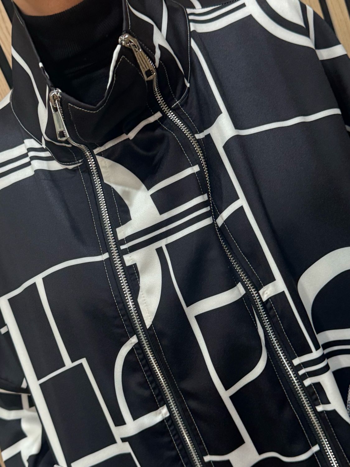 Abstract Print Zip Detail Jacket - Black/White
