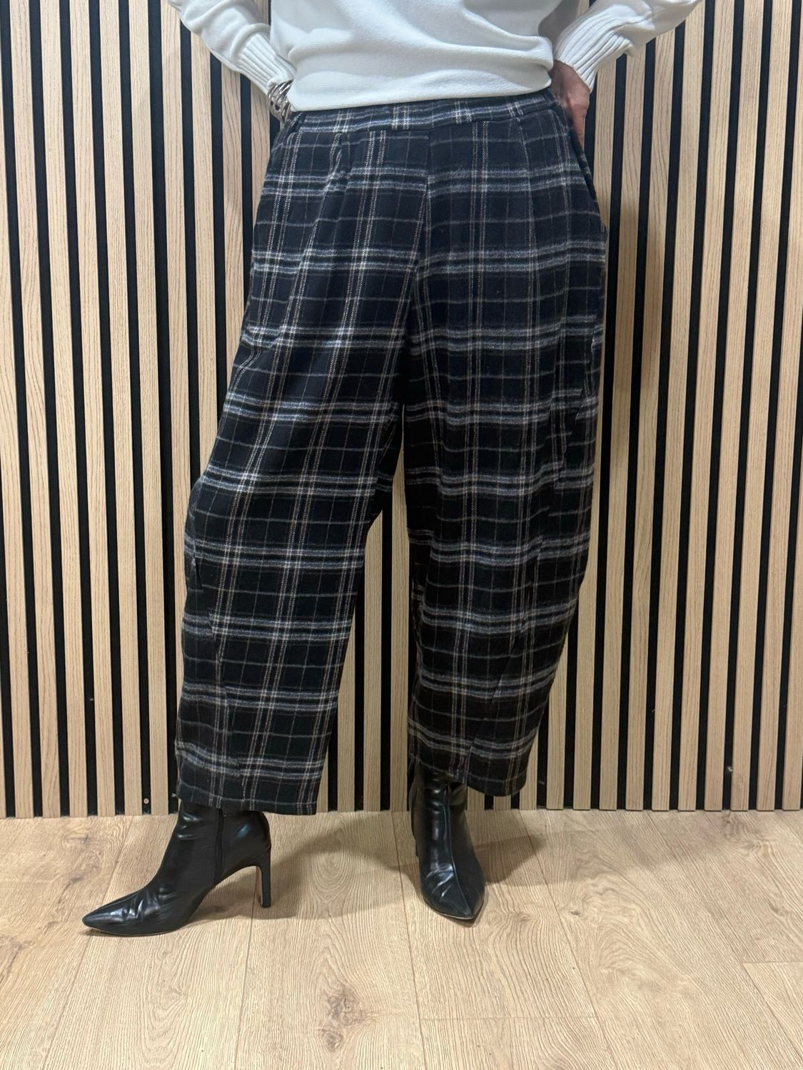Checked Wide Leg Barrel Pants - Black/Grey