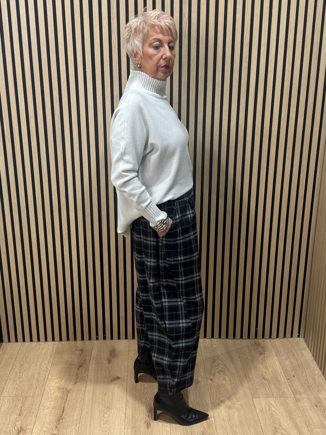 Checked Wide Leg Barrel Pants - Black/Grey