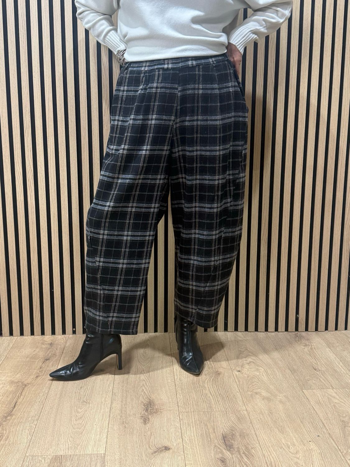 Checked Wide Leg Barrel Pants - Black/Grey