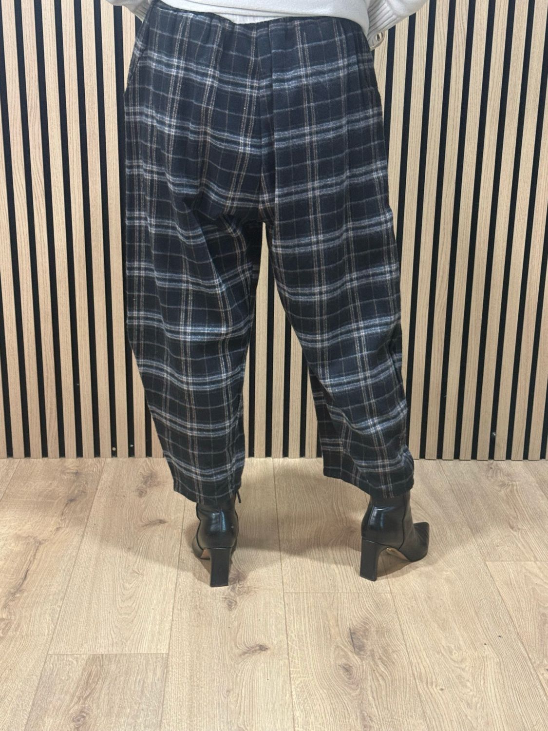 Checked Wide Leg Barrel Pants - Black/Grey