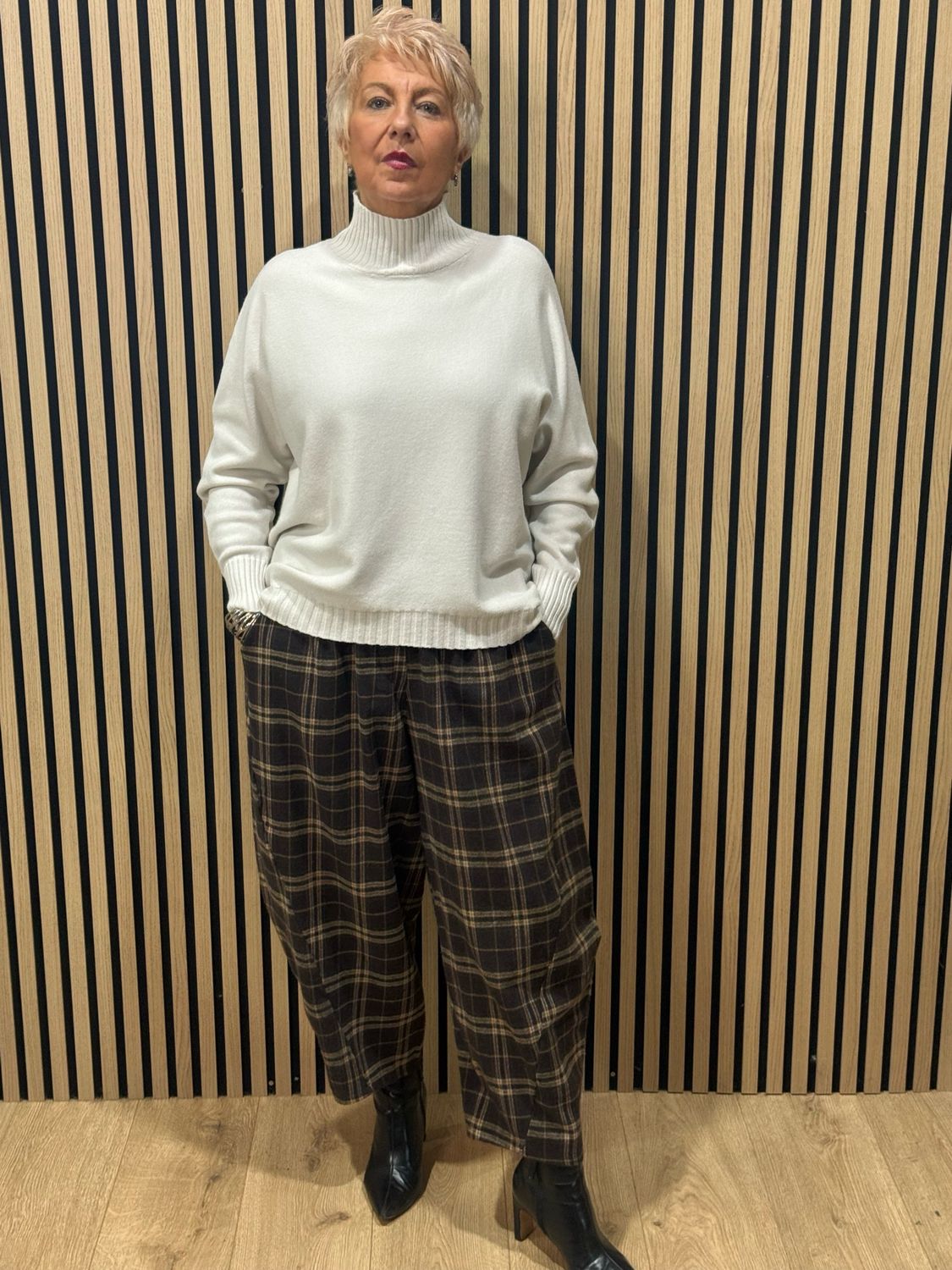 Checked Wide Leg Barrel Pants- Chocolate