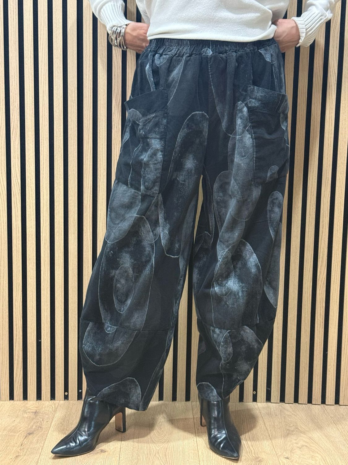 Abstract Print Tulip Hem Trousers - Charcoal