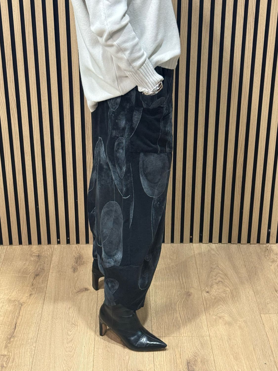 Abstract Print Tulip Hem Trousers - Charcoal