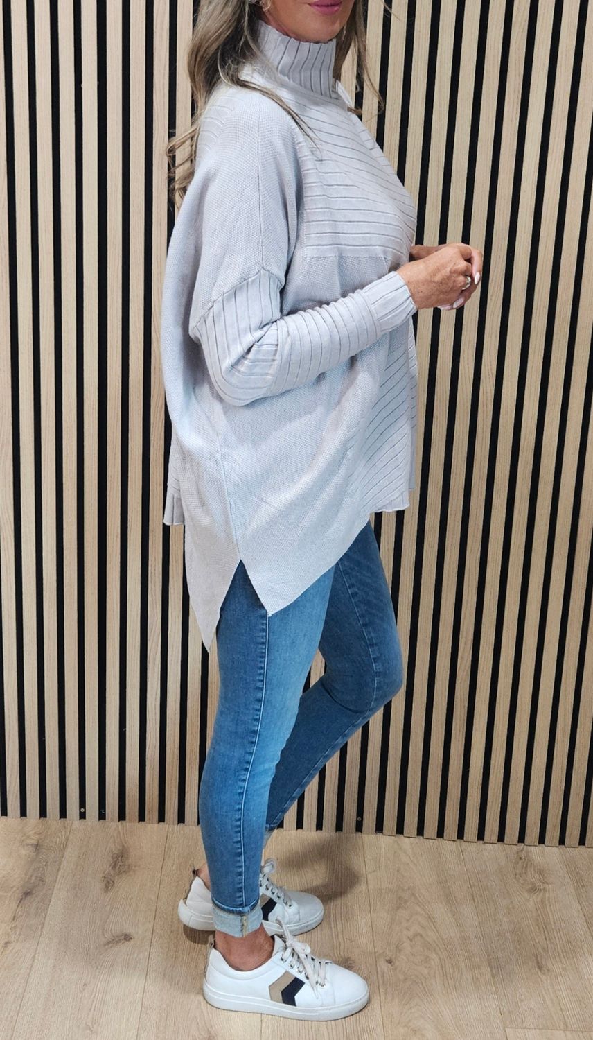 Textured Panel High-Neck - Grey