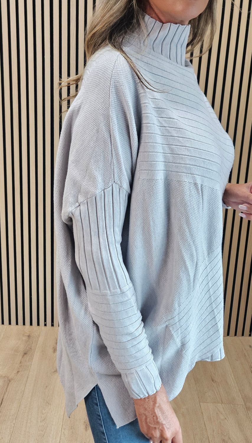 Textured Panel High-Neck - Grey