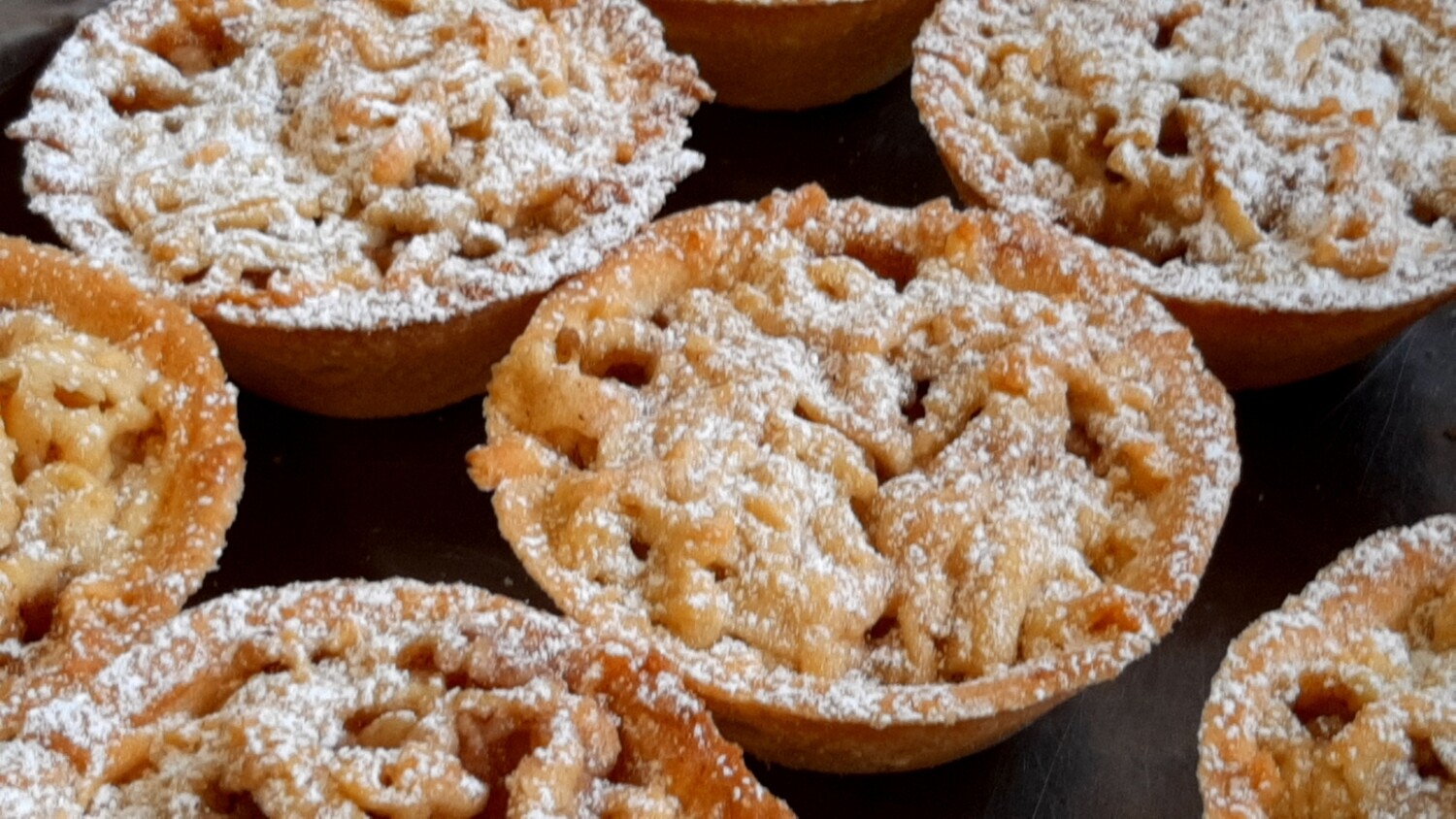 Apple Crumble Tarts x 12 Apple Crumble Tarts x 12