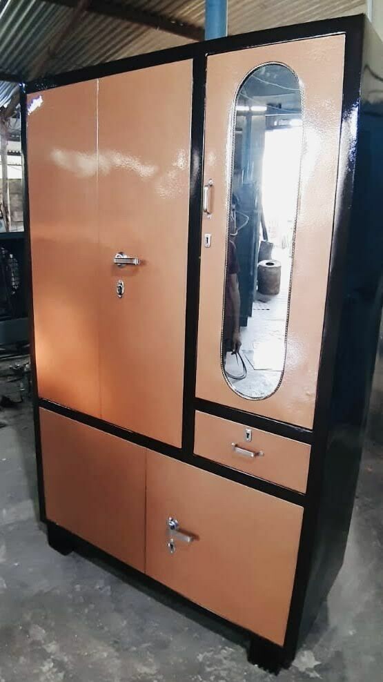 BROWN HEAVY ALMIRAH