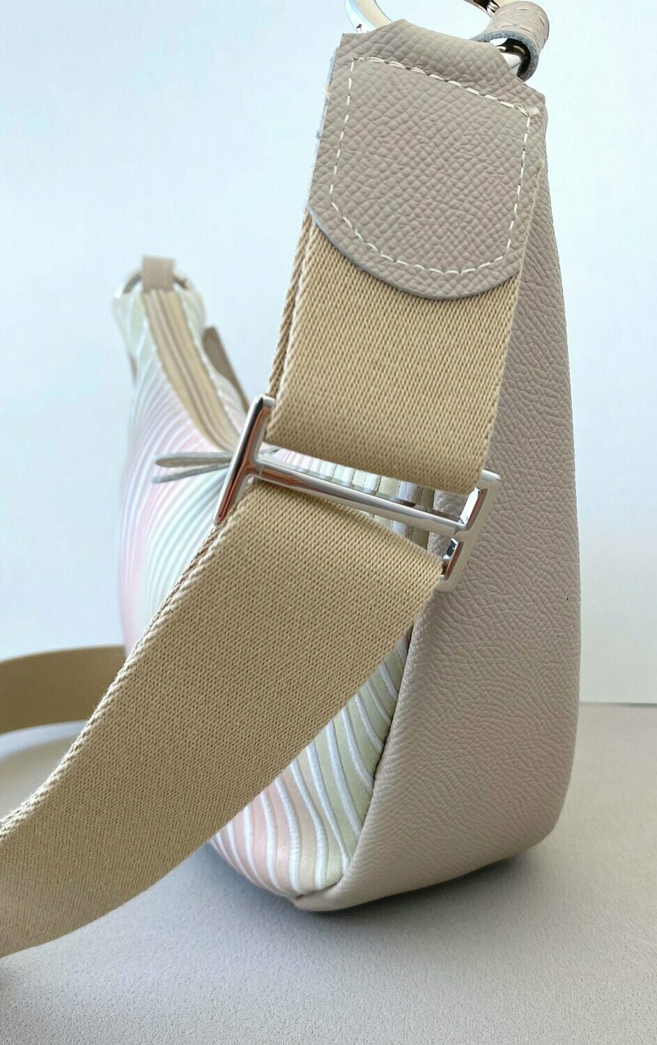 Croissant Plüschtasche - Lustige Food Handtasche 25cm Crossbody