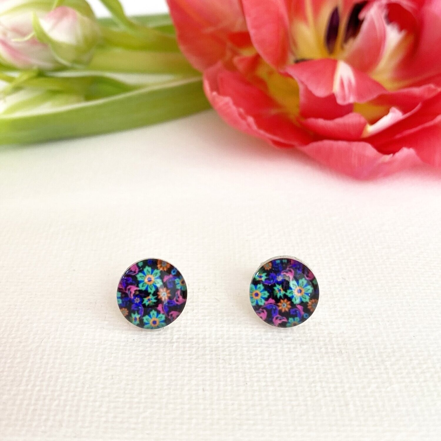 Bunte Cabochon Ohrringe im blumigen Design, Blumenmotiv