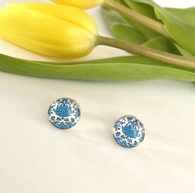 Blaues Blumendekor Cabochon Ohrringe Blumendesign