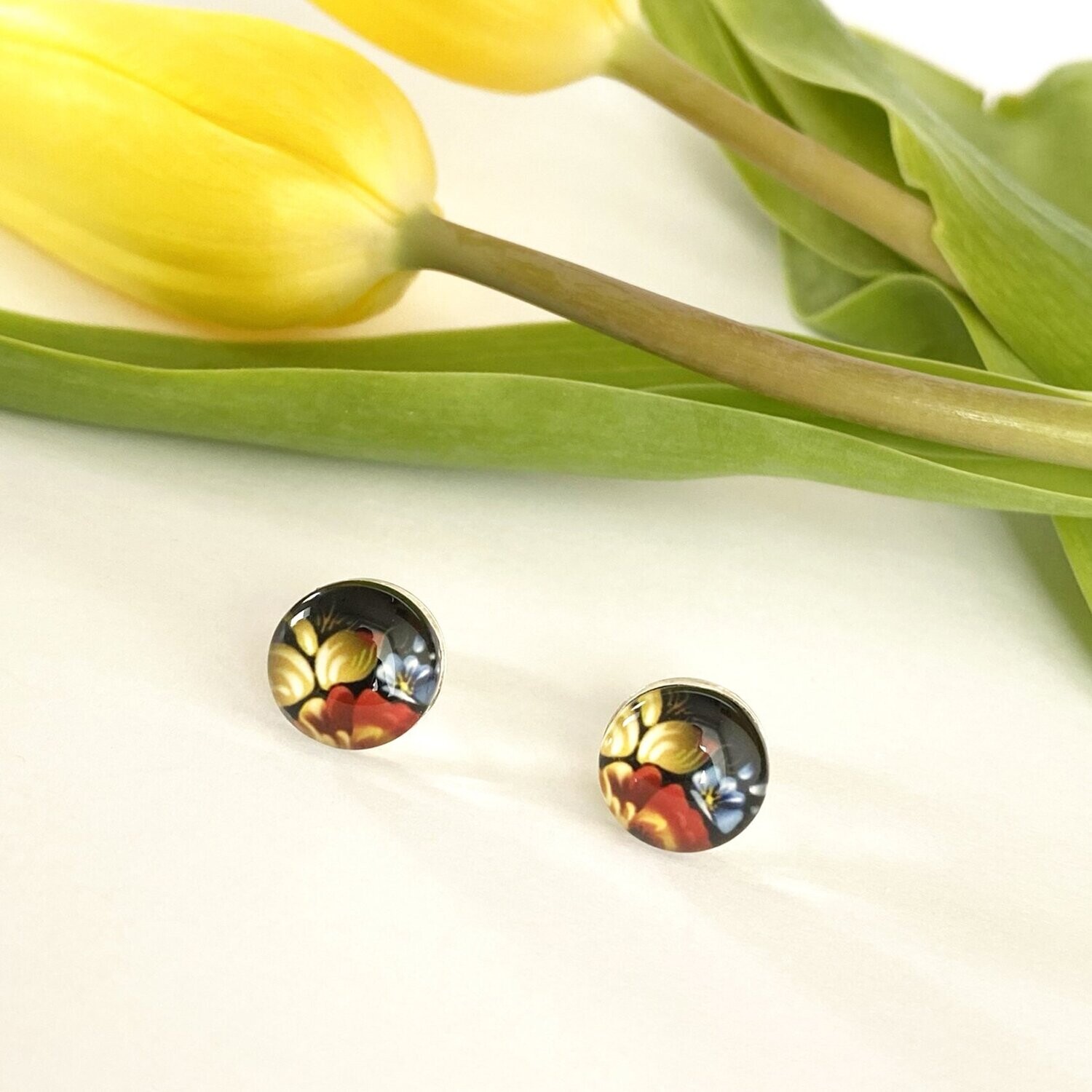 Blütenblätter Cabochon Ohrstecker in Rot Beige Blau
