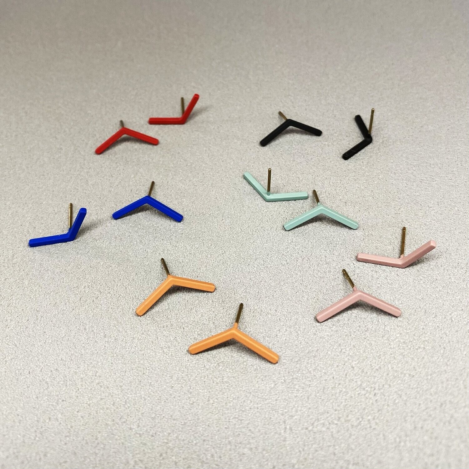 Minimalistische V-Ohrstecker