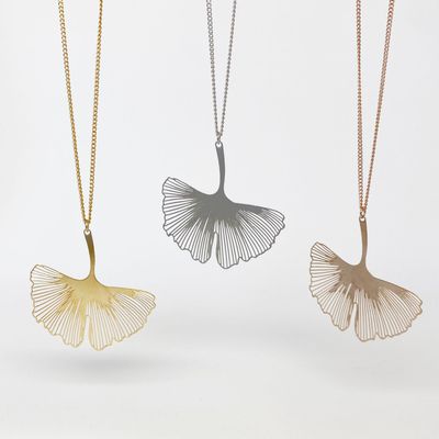 Lange Kette mit Ginkgoblatt Anhänger