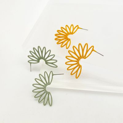 Halbringförmige Blüten Creolen