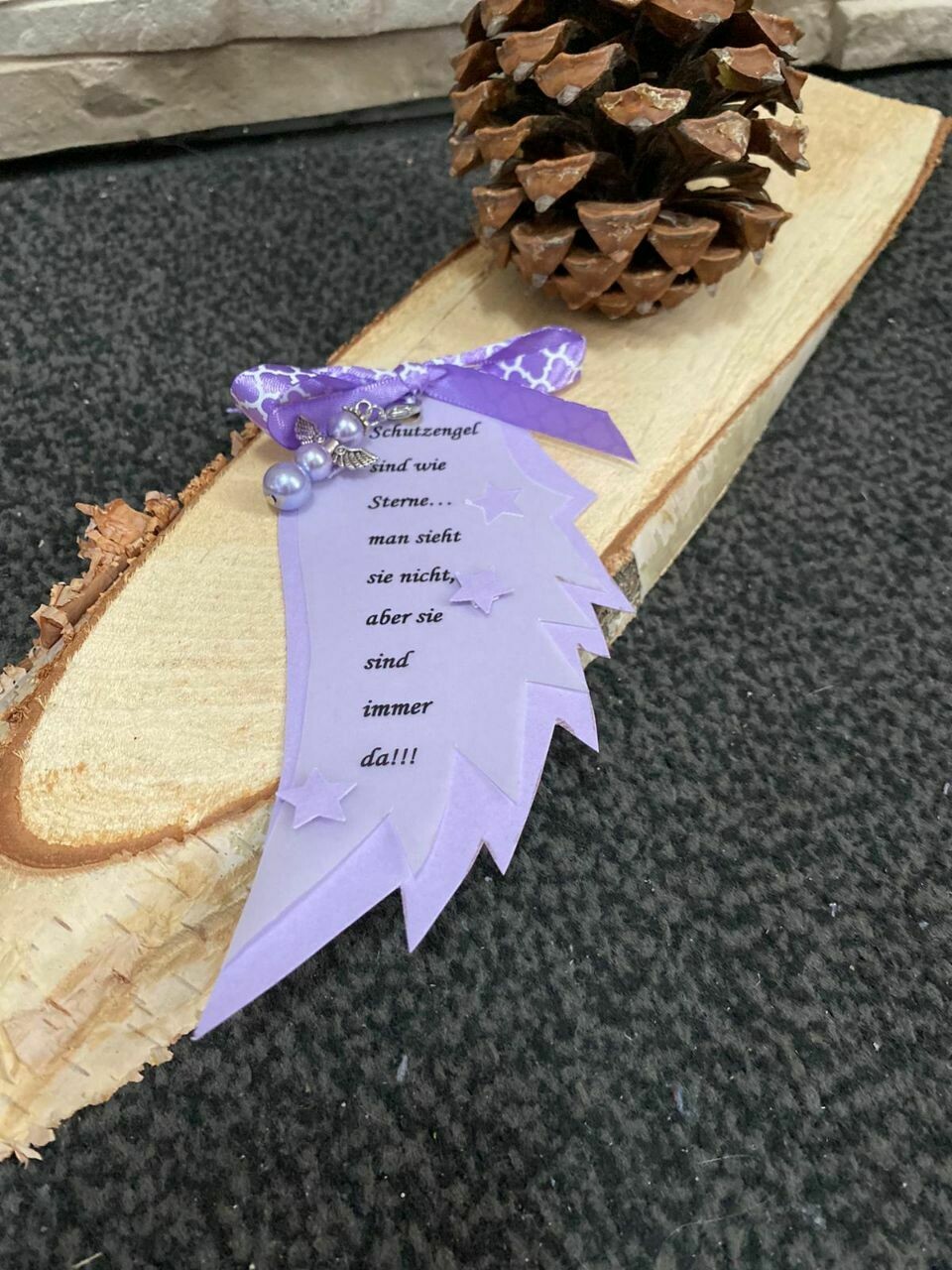 Engelflügel als Lesezeichen oder Glücksbringer mit Wunschnamen und Wunschfarbe