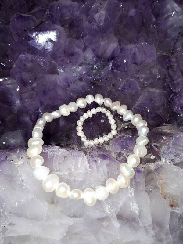 Süßwasserperlen-Armband und Ring cremeweiss Süßwasserperlen-Armband und Ring cremeweiss