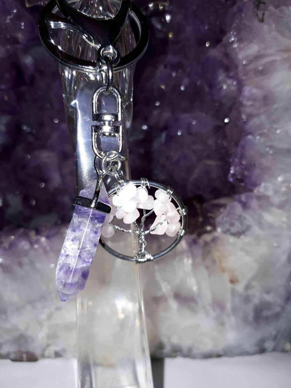 Edelstein Lebensbaum Schlüsselanhänger Bergkristall mit Amethyst Spitze