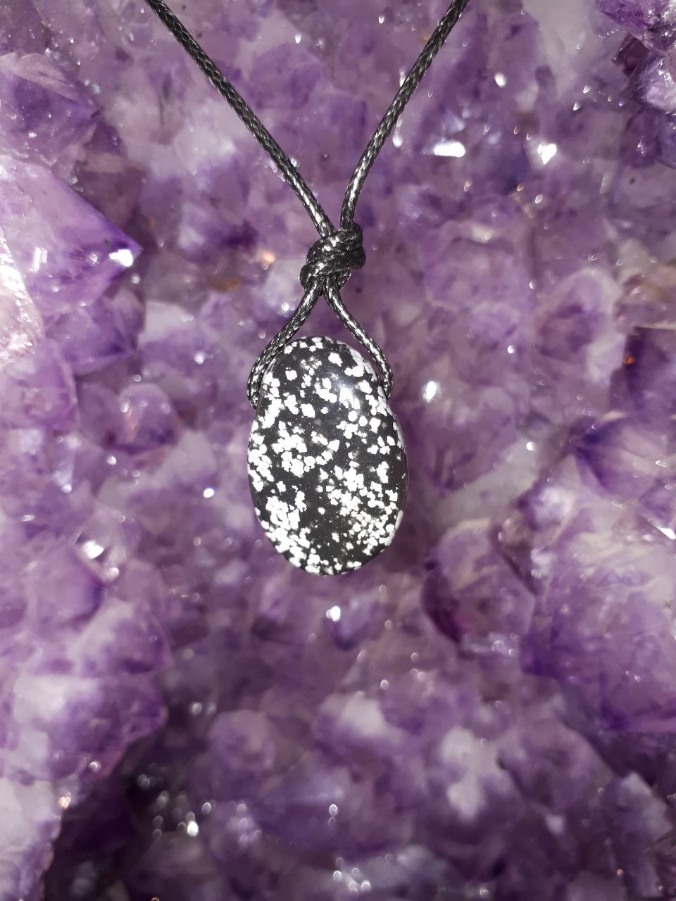 Schneeflocken-Obsidian Tropfenform als Anhänger