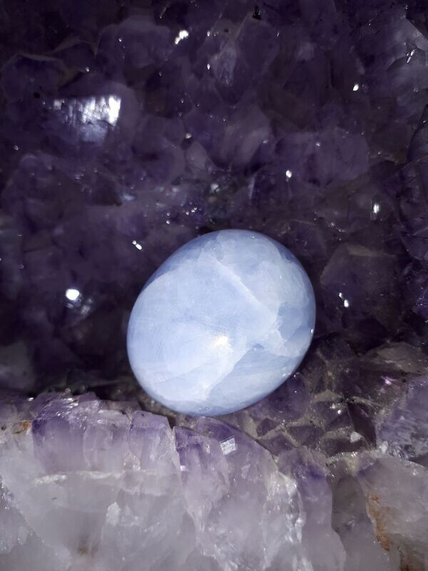 Blauer Calcit ungelocht