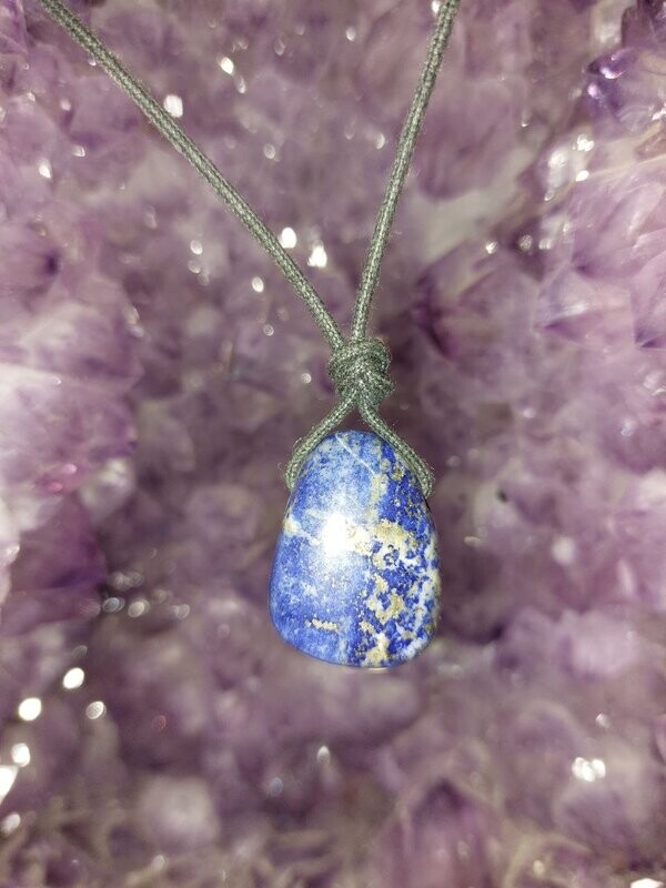Lapislazuli Tropfenform als Anhänger