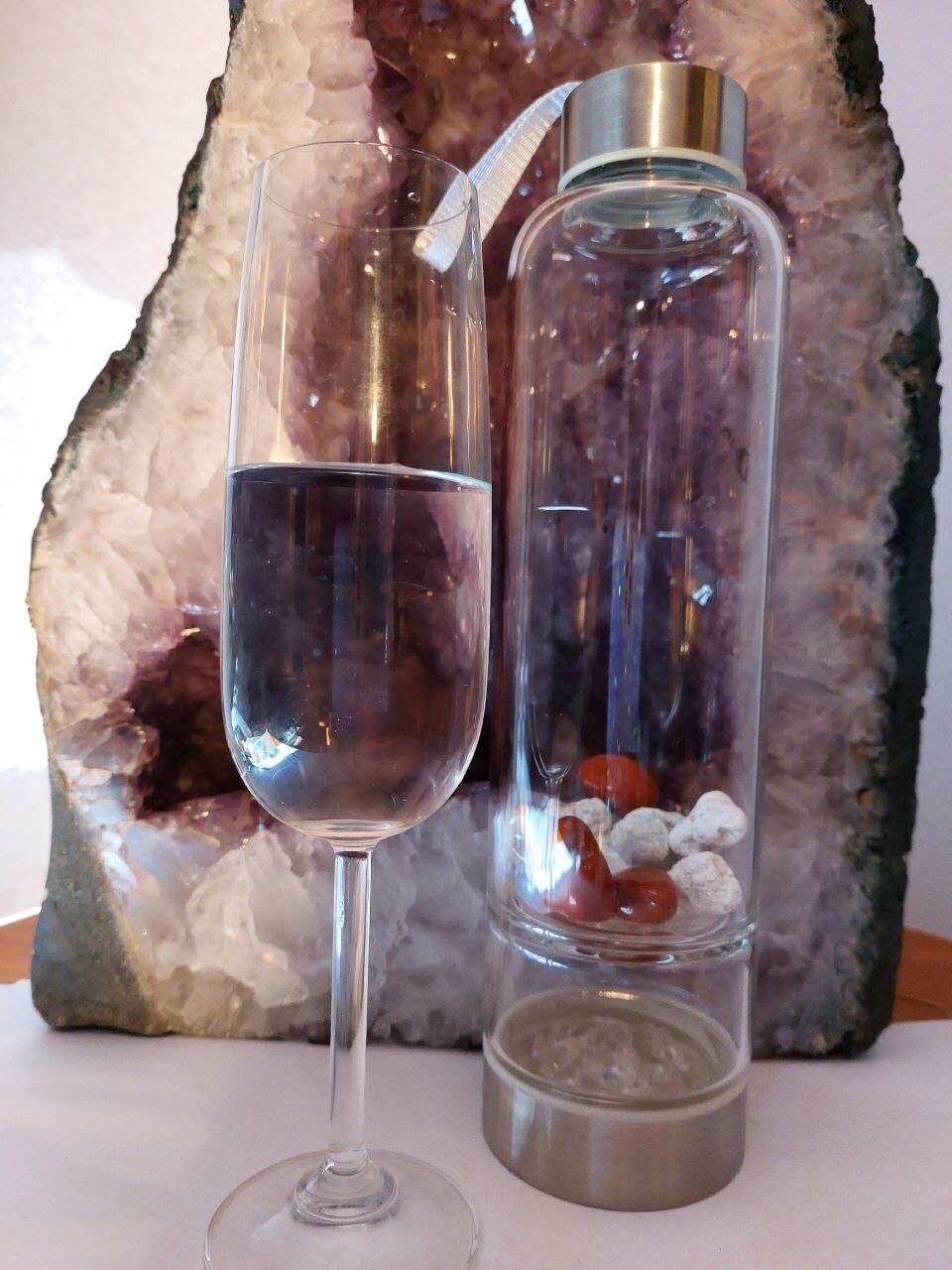 Edelsteinwasser gesegnet zum Abnehmen inkl. hochwertige stabile Glasflasche 0,5 l zur Mitnahme geeignet mit Schutztasche und Griff