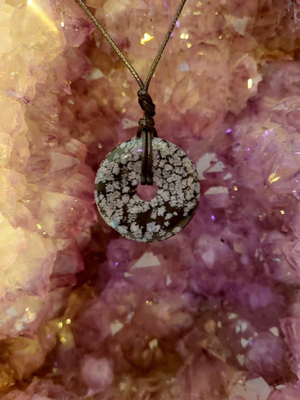 Schneeflocken-Obsidian Donut als Anhänger