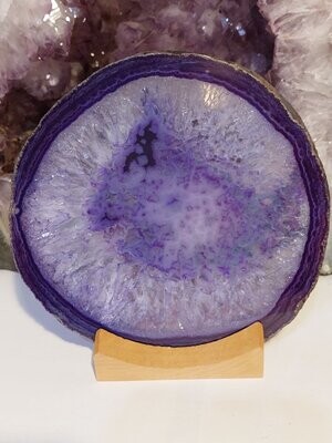 Achatscheiben-Leuchte lila mit auskristallisierendem Bergkristall