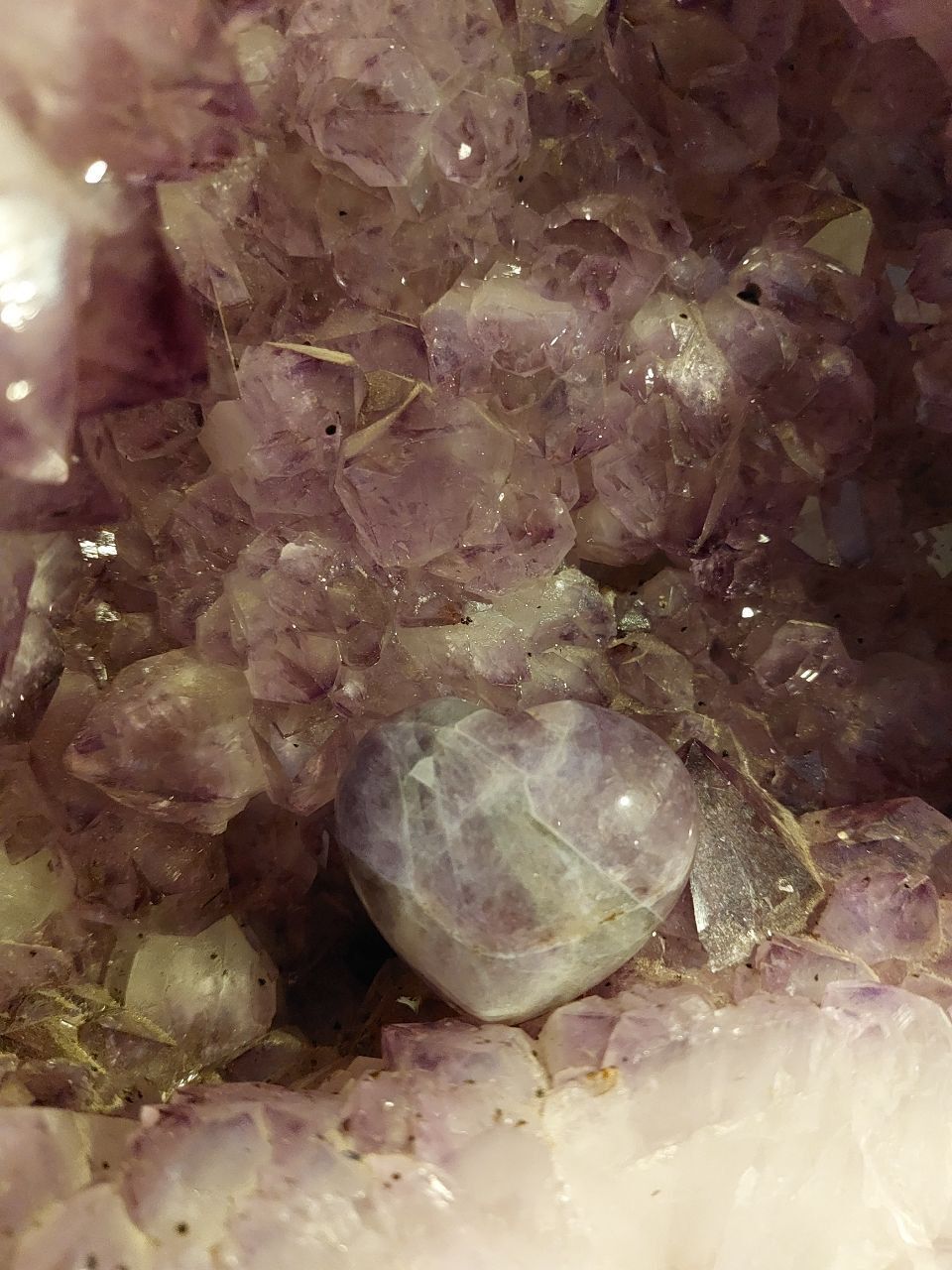 Amethyst als Herz ungelocht