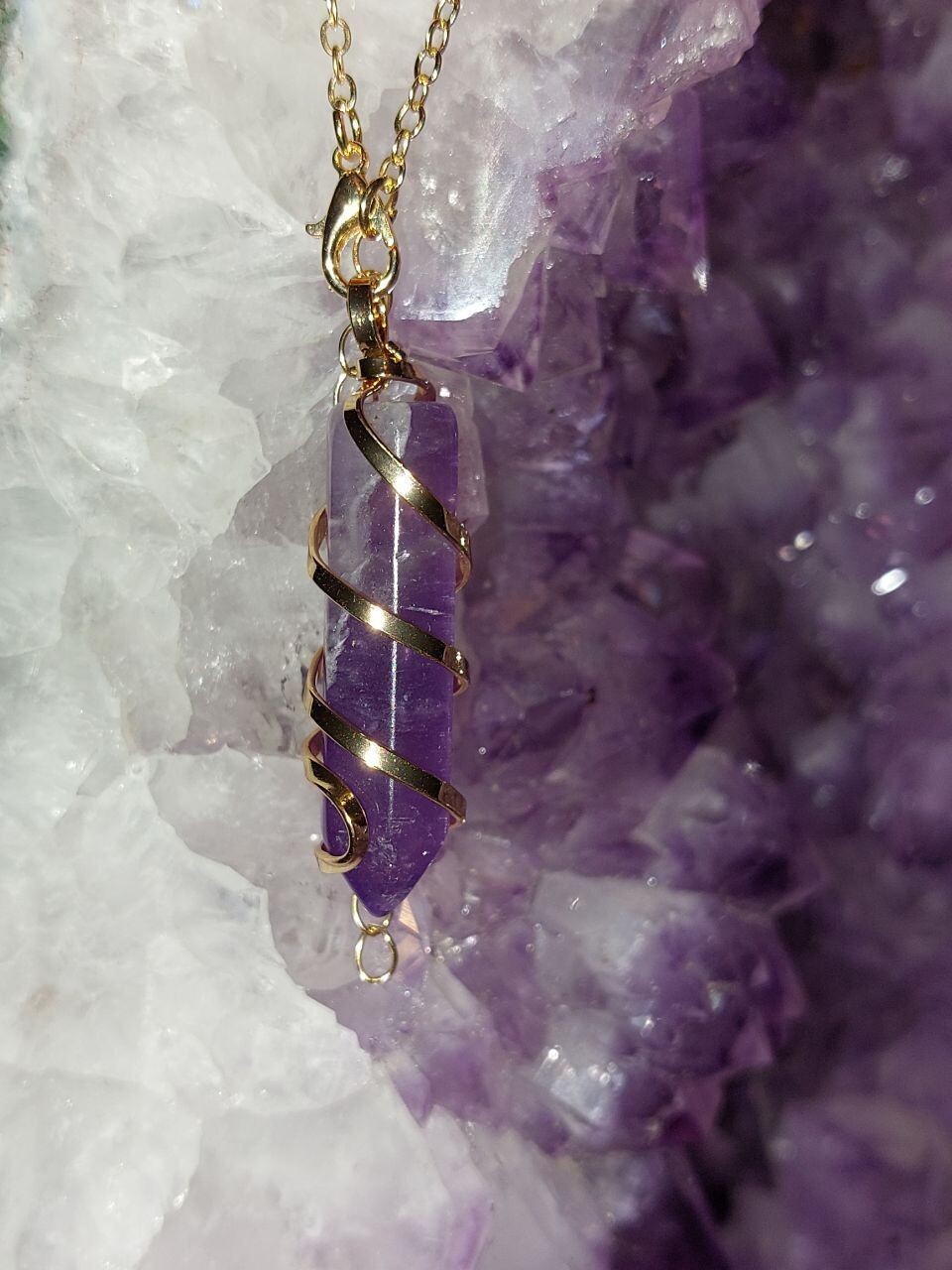 Doppelender Amethyst Spitze mit vergoldetem Kettchen