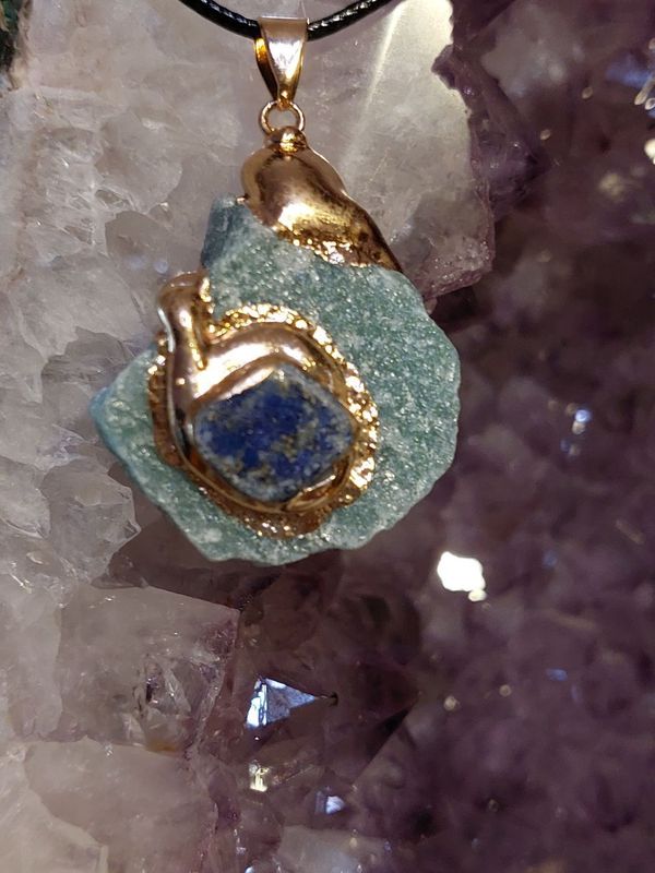 Aventurin mit Lapislazuli als Anhänger