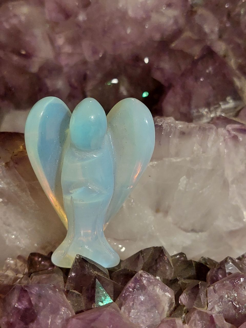 Opal Engel stehend