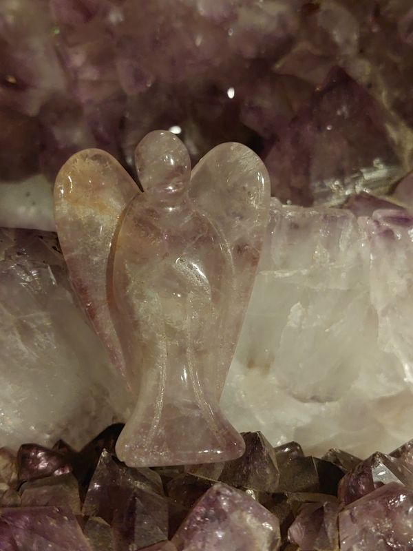 Amethyst Engel stehend mit Goldplättchen Amethyst Engel stehend mit Goldplättchen