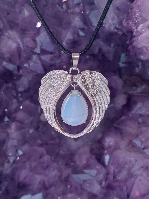 Opal mit 2 Engelsflügel als Anhänger