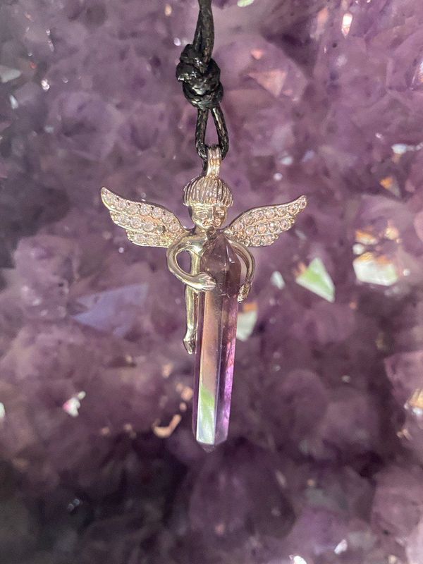 Amethyst Engel mit Doppelenderspitze als Anhänger Amethyst Engel mit Doppelenderspitze als Anhänger