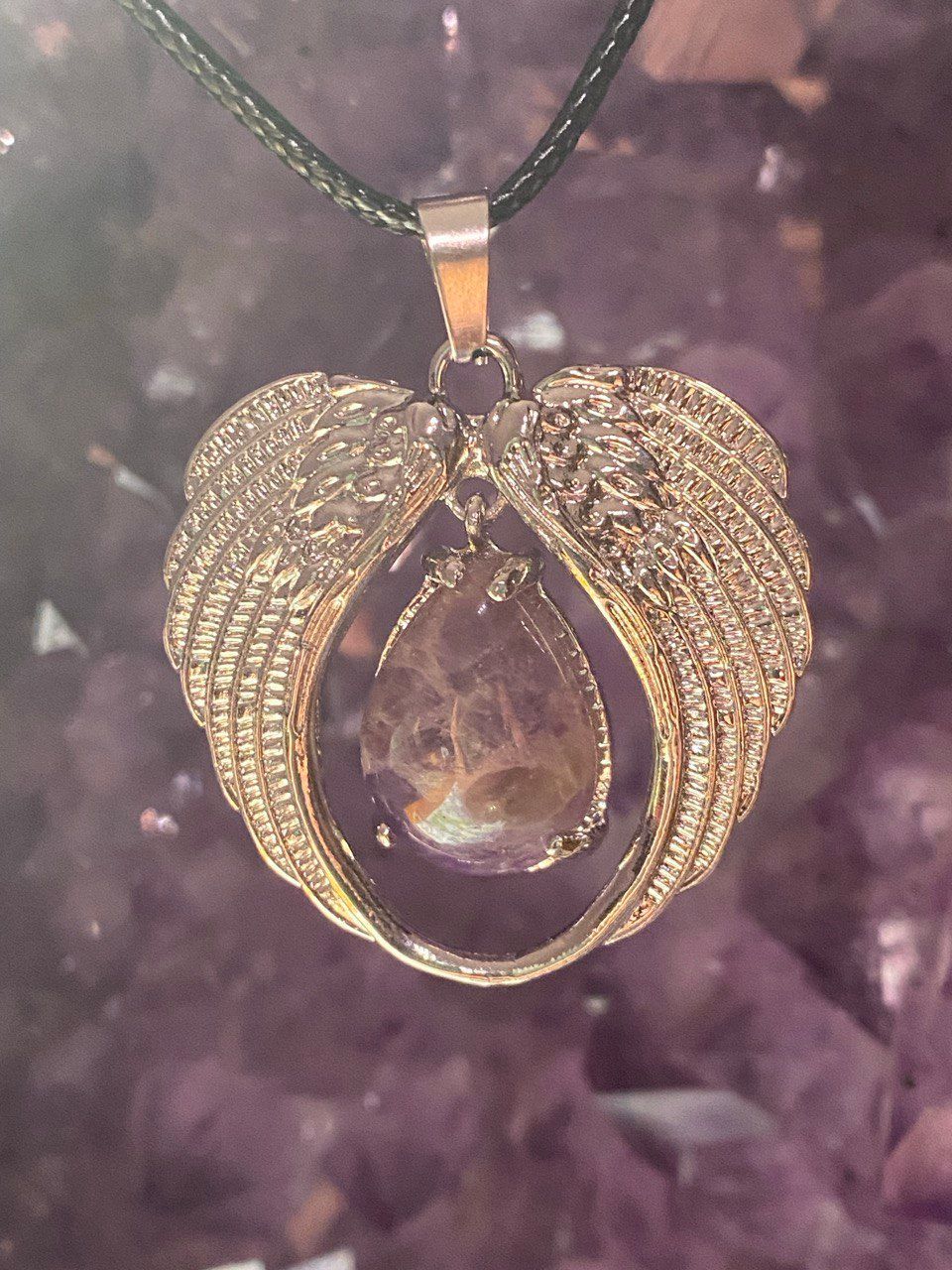 Amethyst mit Engelflügel als Anhänger
