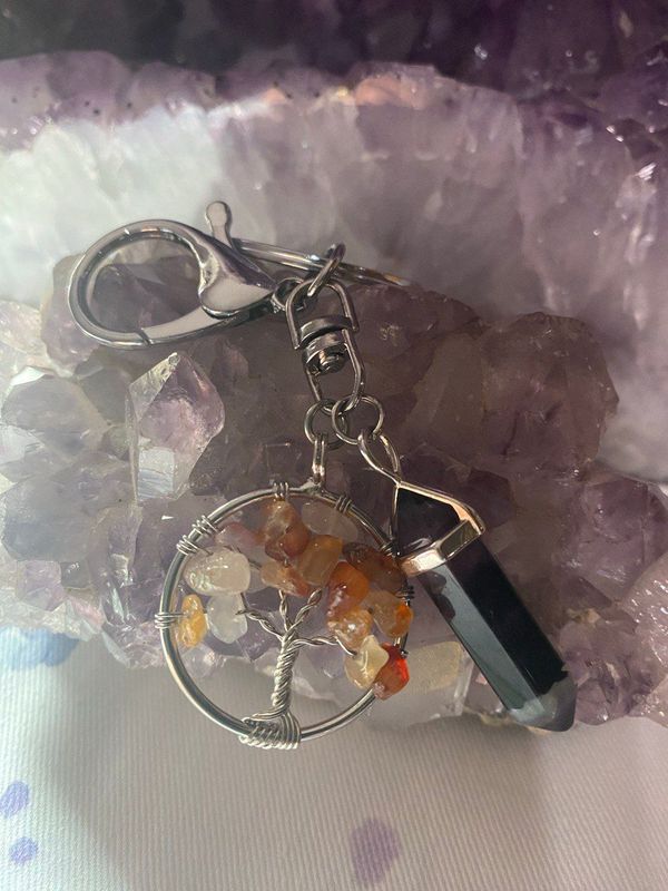 Edelstein Lebensbaum Schlüsselanhänger Carneol mit Amethyst Doppelenderspitze